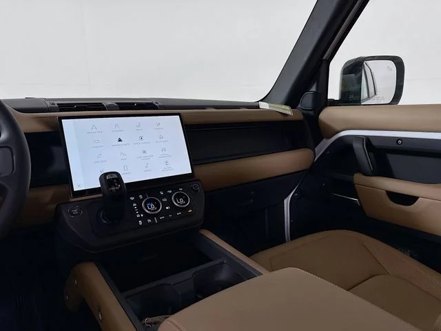 New 2026 Fuji White Land Rover X-Dynamic SE image 26