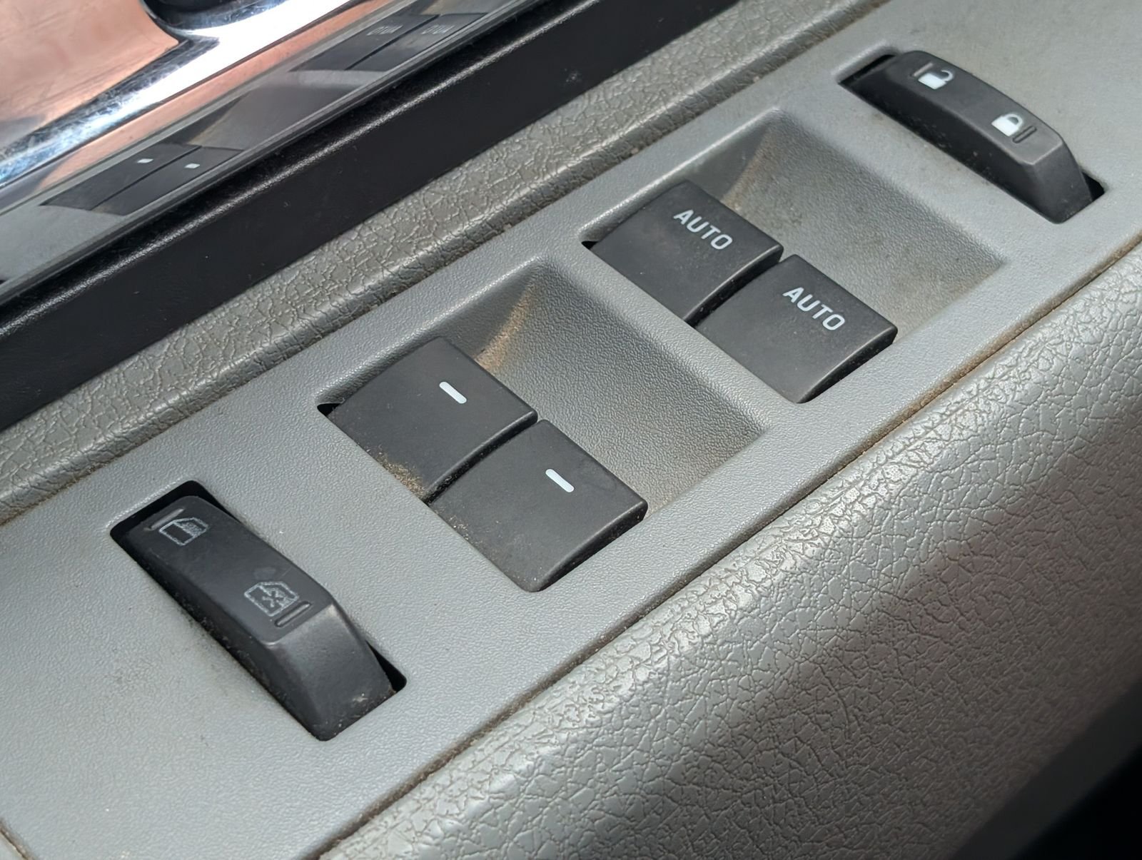 Used 2014 Ingot Silver Ford XLT image 20