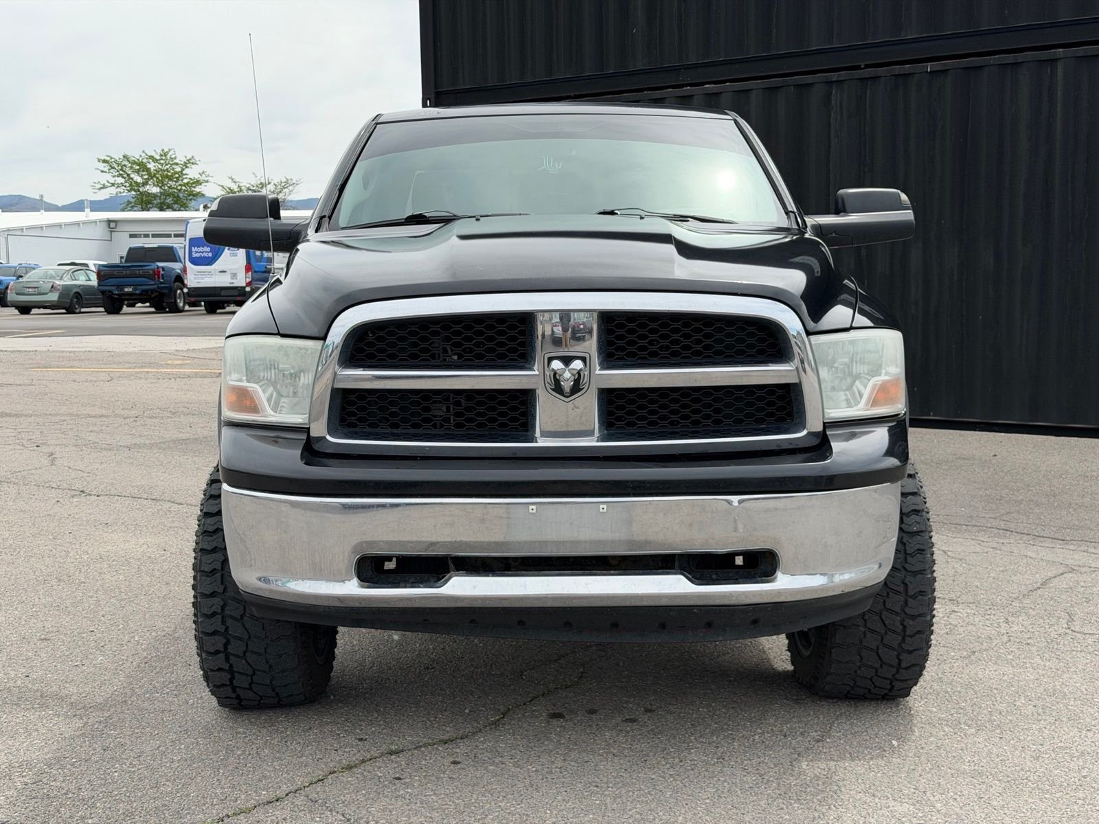 Brilliant Black Crystal Pearlcoat 2010 Dodge RAM 1500 SLT Crew Cab 4WD Pickup Truck Four-Wheel Drive 5-Speed Automatic