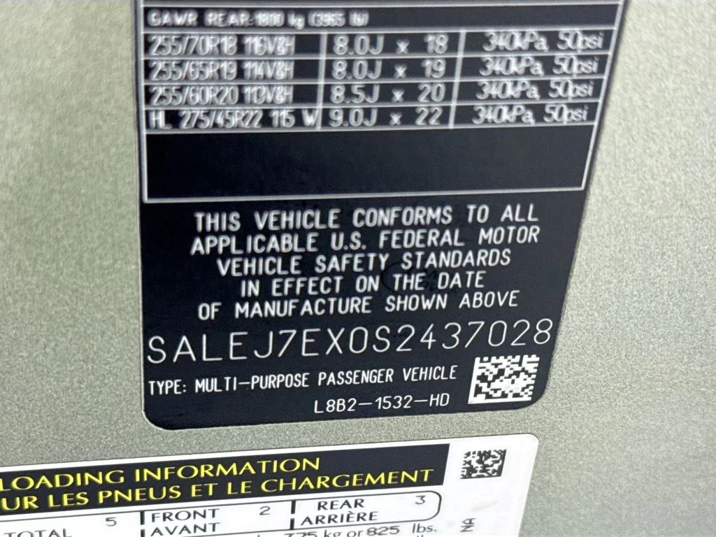 Used 2025 Pangea Green Metallic Land Rover S image 34