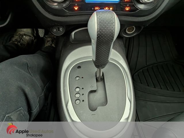 Used 2012 White Nissan SL image 23