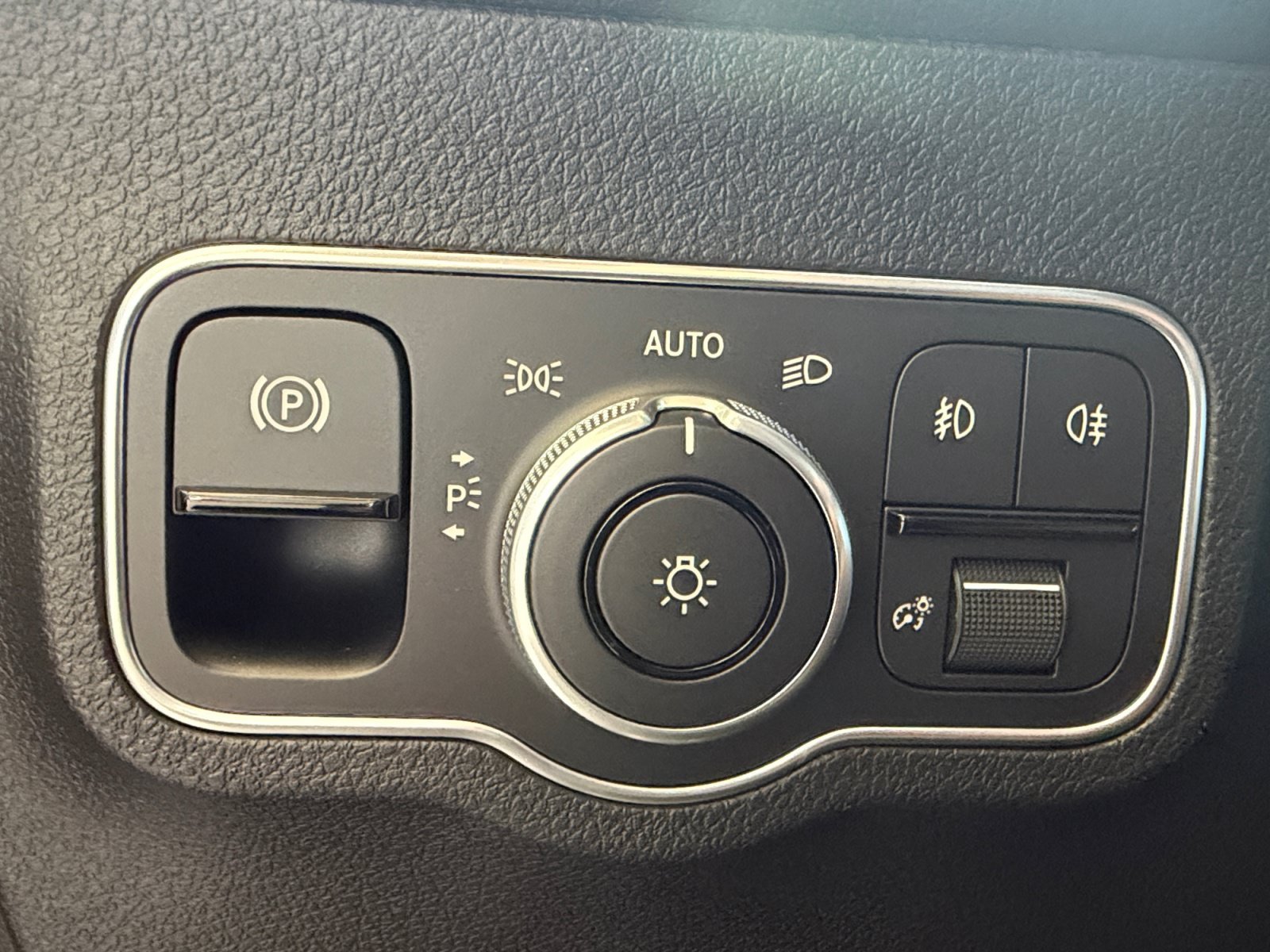 New 2026 Mountain Grey Metallic Mercedes-Benz GLB 250 image 22