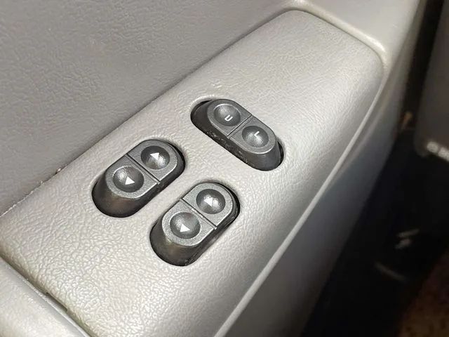 Used 2004  Ford Standard image 21