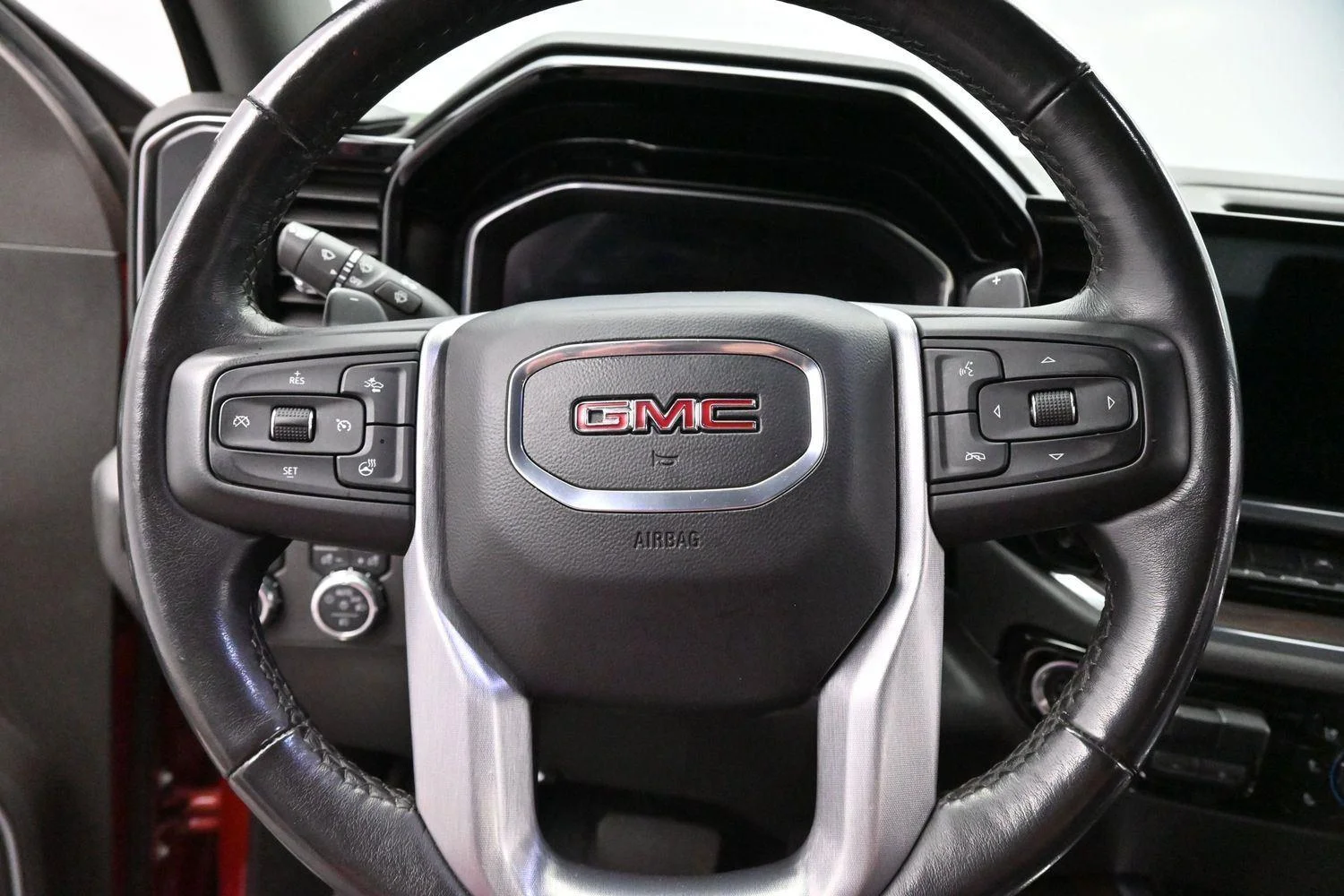 Used 2023 Volcanic Red Tintcoat GMC SLT image 17