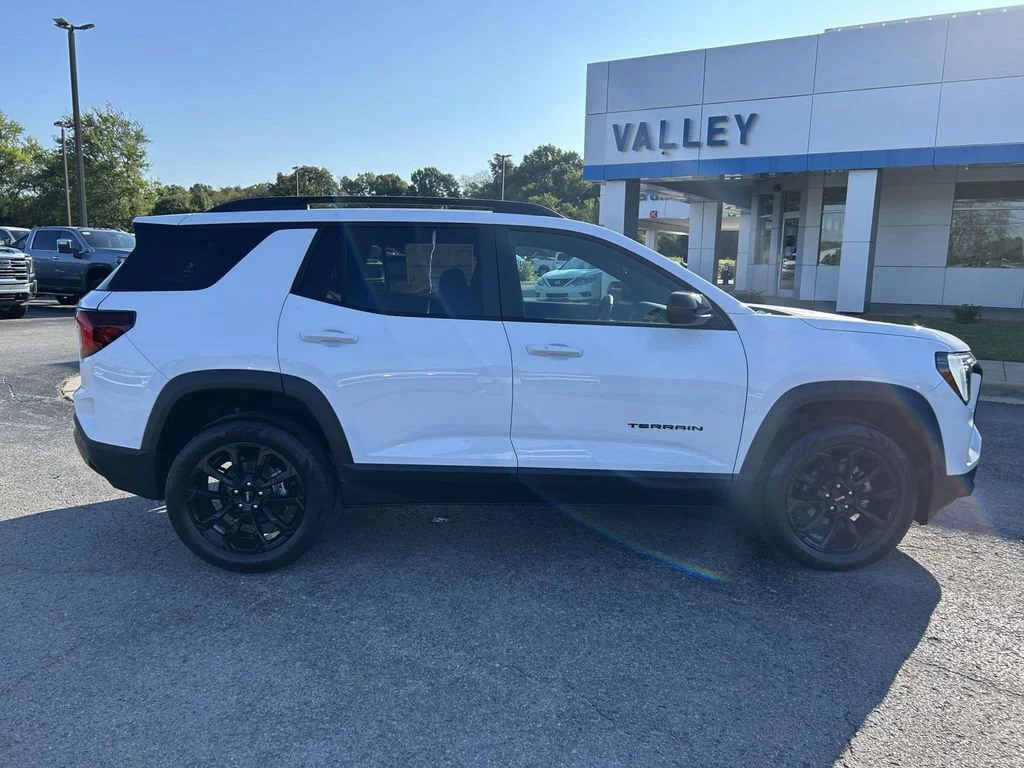 New 2027 Summit White GMC Elevation image 2