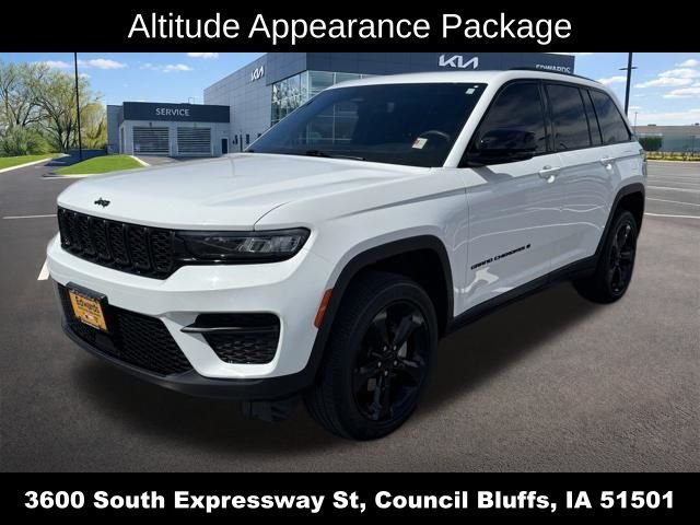 Used 2023 White Jeep Altitude X image 9