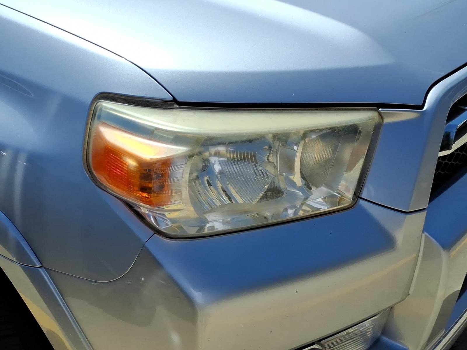 Used 2010 CLASSIC SILVER ME Toyota Limited image 4