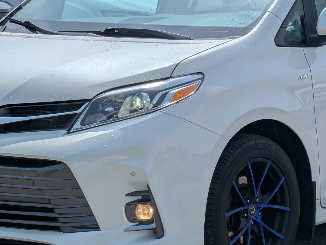Used 2020 White Toyota XLE - - AWD - 3.5L V6 - Adaptive Cruise Control - Forward Collision Warning & More! image 10