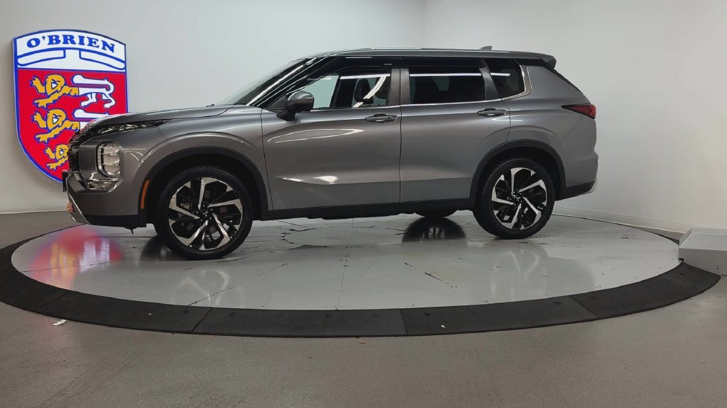 Used 2023 Gray Mitsubishi SE image 8