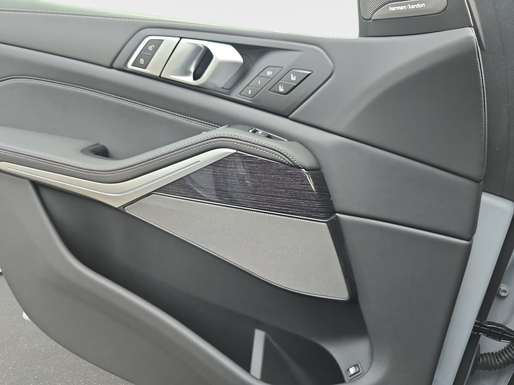 New 2026 Brooklyn Grey Metallic BMW xDrive50e image 27