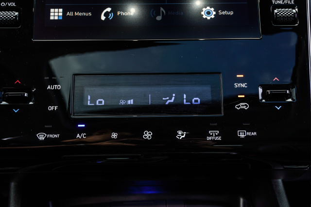 Used 2023 Silver Hyundai SEL image 21