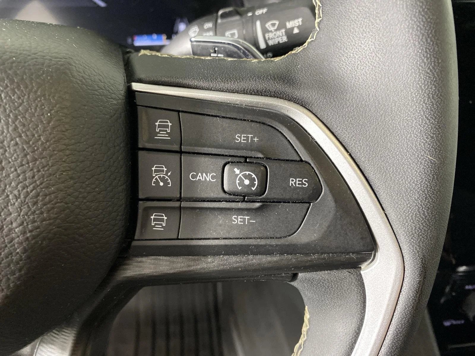 Used 2024 Diamond Black Crystal Pearlcoat Jeep Laredo image 16