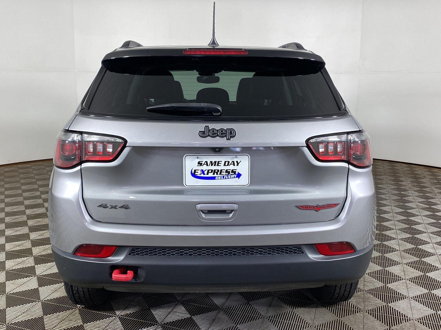 Used 2022 Billet Silver Metallic Clearcoat Jeep Trailhawk image 20