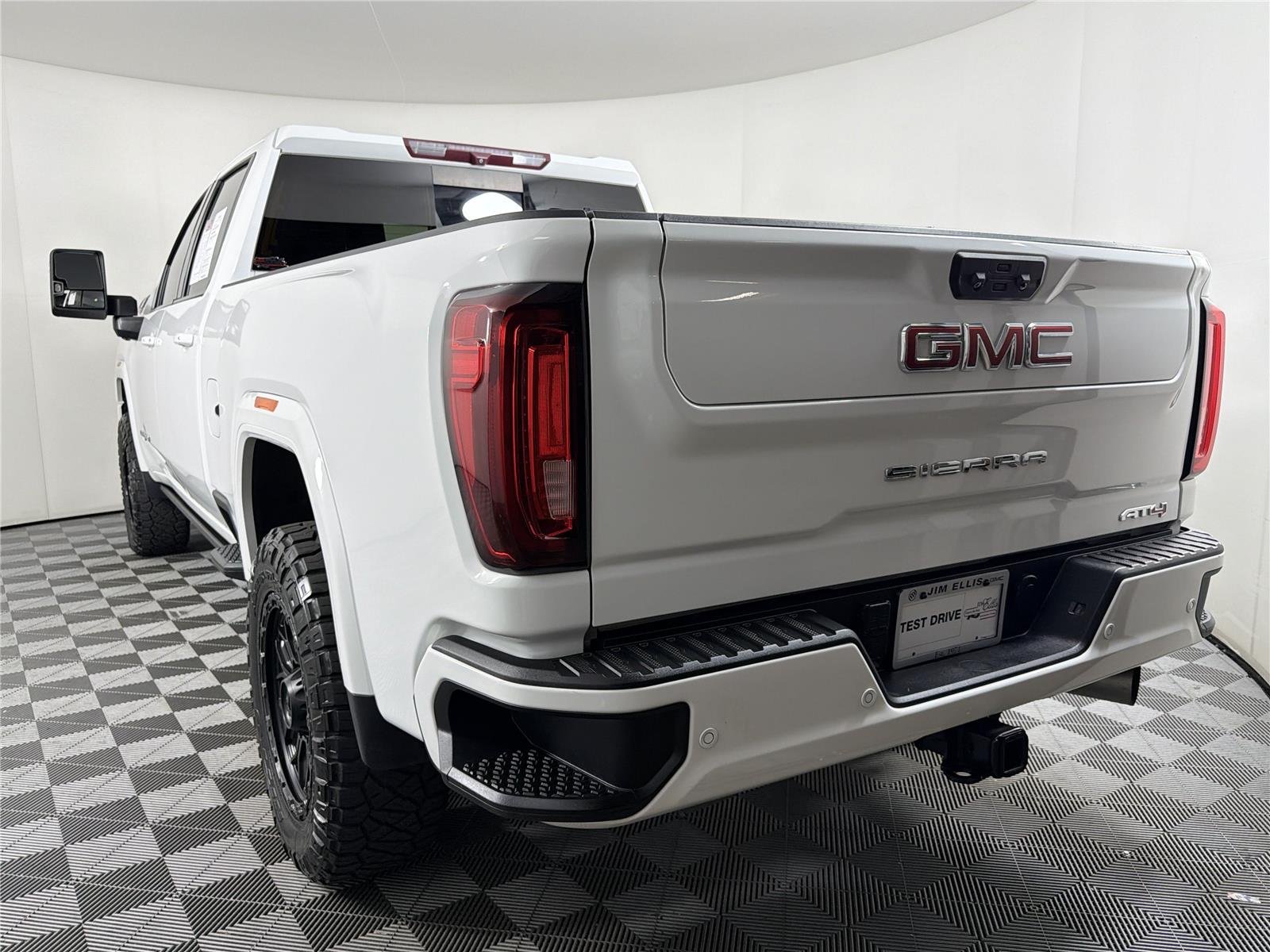 Used 2022 Summit White GMC AT4 image 4