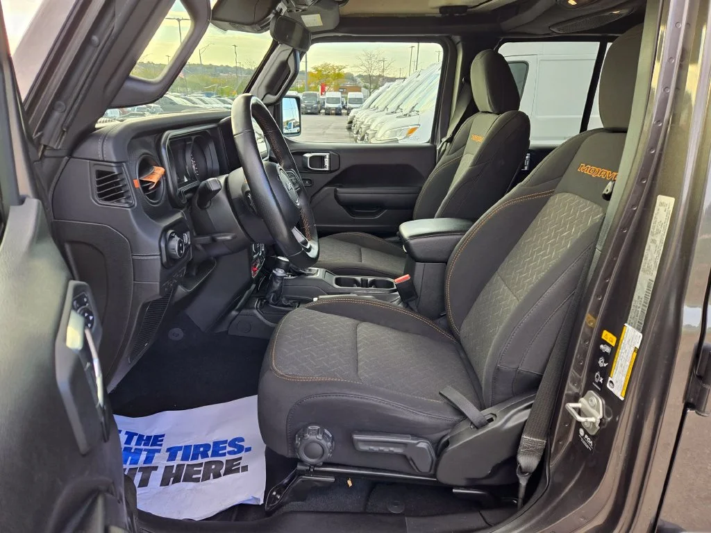 Used 2024 Gray Jeep Mojave image 13