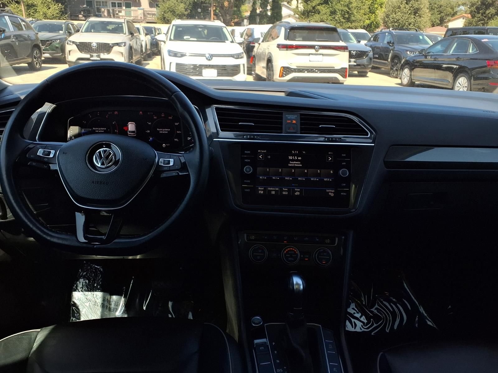 Used 2019 Black Volkswagen 2.0T SEL Premium image 21