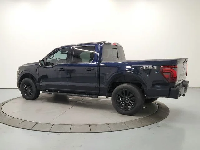 Used 2024  Ford Lariat image 5