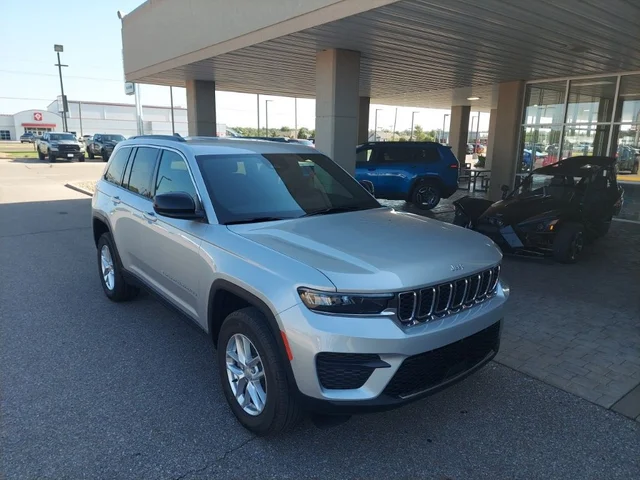 2026 Jeep Grand Cherokee Laredo