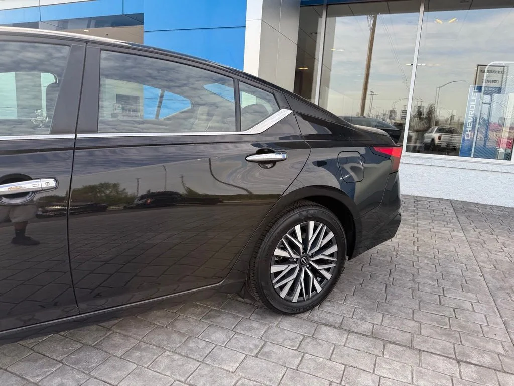 Used 2025 Black Nissan 2.5 SV image 6