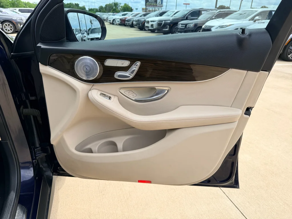 Used 2016 Lunar Blue Metallic Mercedes-Benz 300 image 13