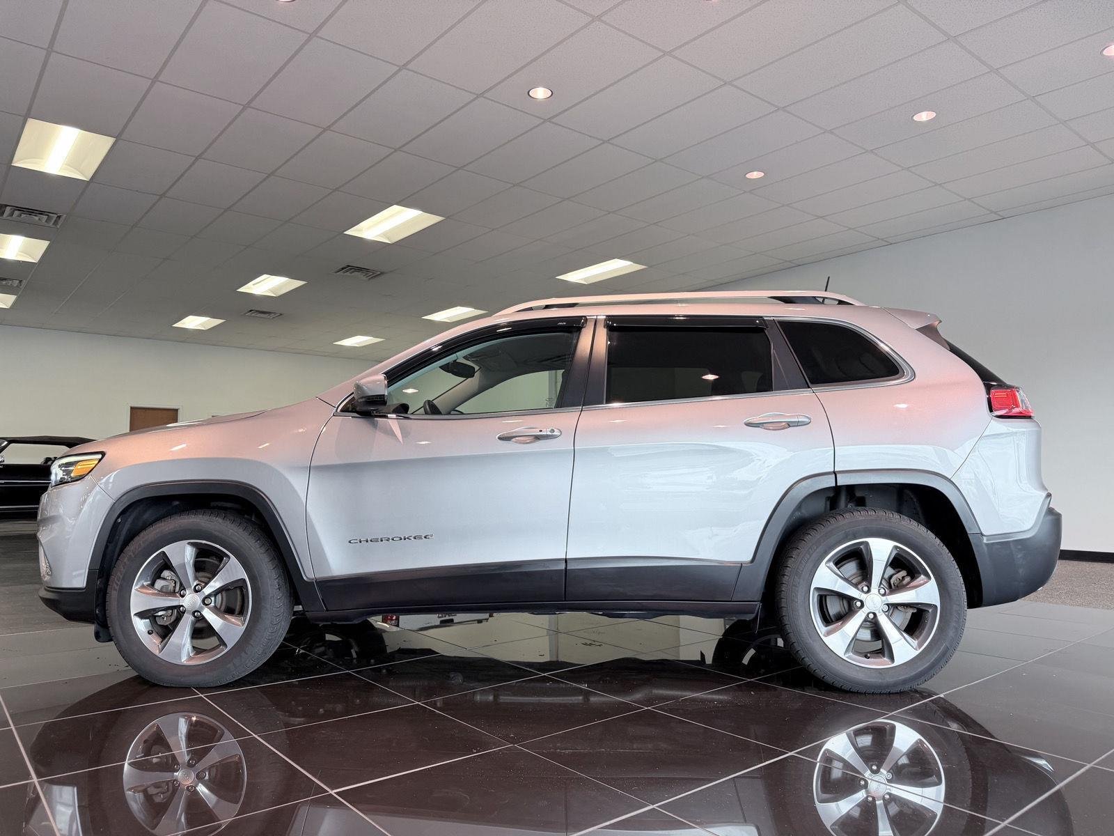 Used 2019 Billet Silver Metallic Clearcoat Jeep Limited image 13