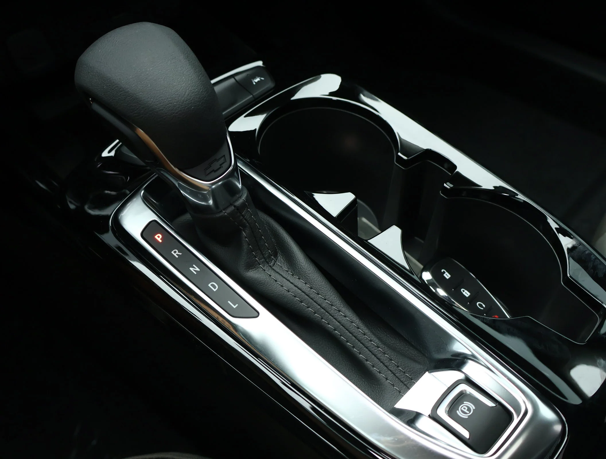 New 2026 Summit White Chevrolet ACTIV image 17
