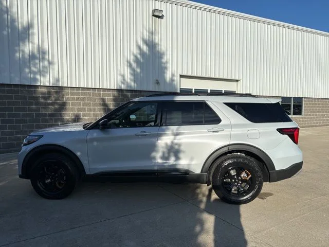 New 2026 Space White Metallic Ford Tremor® image 9
