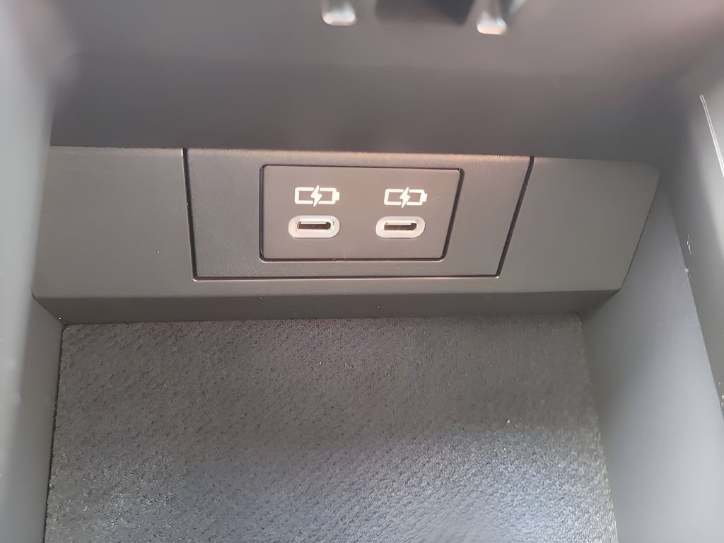 2026 Toyota Prius LE - Photo 25