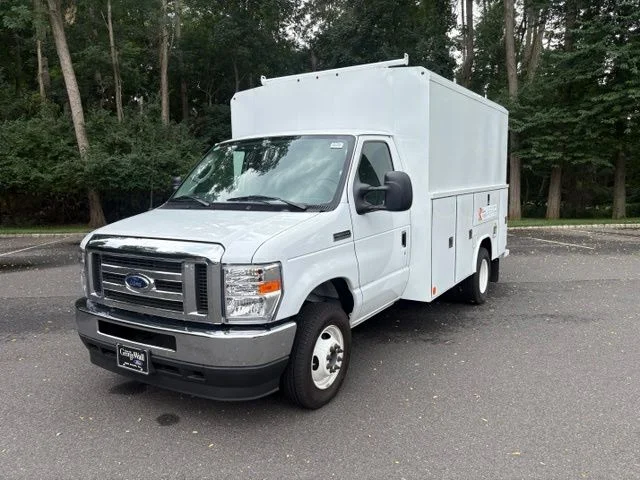 2025 Ford E-350SD E-350 SRW