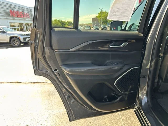 Used 2022 Gray Jeep Altitude image 19