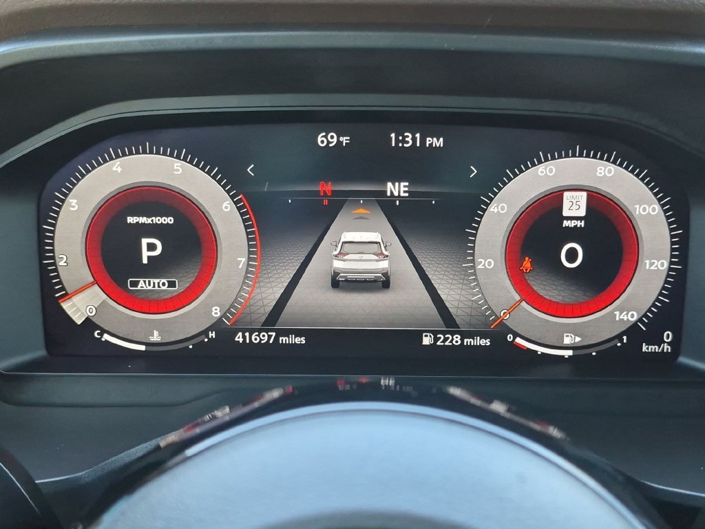 Used 2022 Gold Nissan Platinum image 14