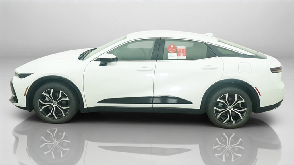 New 2027 Oxygen White Toyota XLE image 2