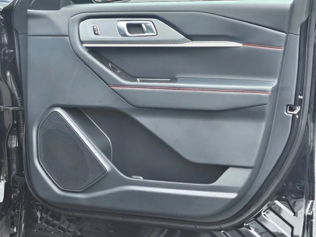 New 2027 Agate Black Metallic Ford ST-Line image 37