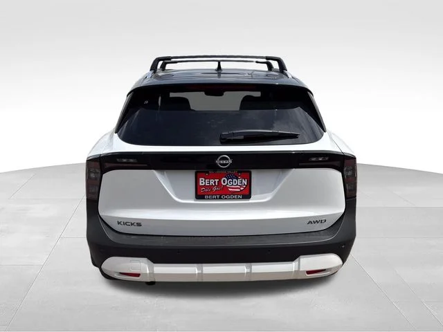 New 2027 Aspen White TriCoat / Super Black Two-tone Nissan SR image 6