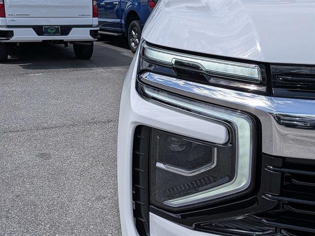 2025 Chevrolet Suburban LS - Photo 9