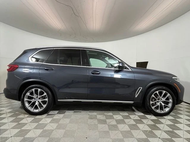 Used 2019 Gray BMW xDrive40i image 8