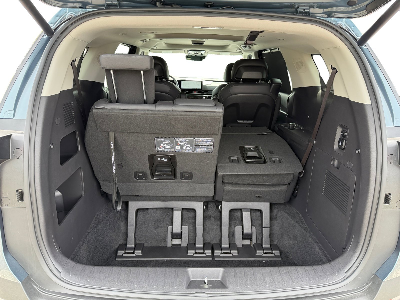 2025 Kia Carnival SX Prestige - Photo 17