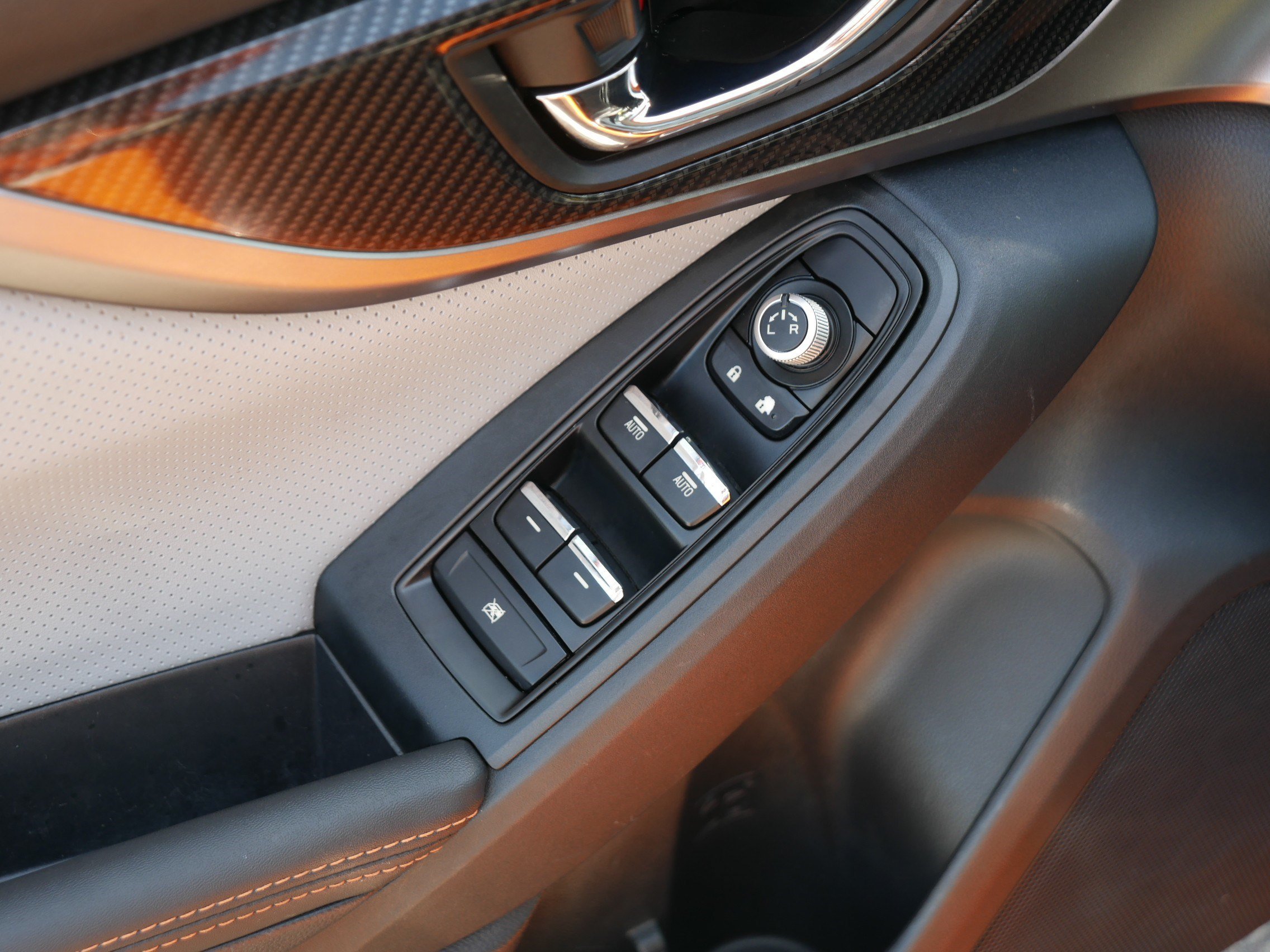 Used 2019 Sunshine Orange Subaru Limited image 19