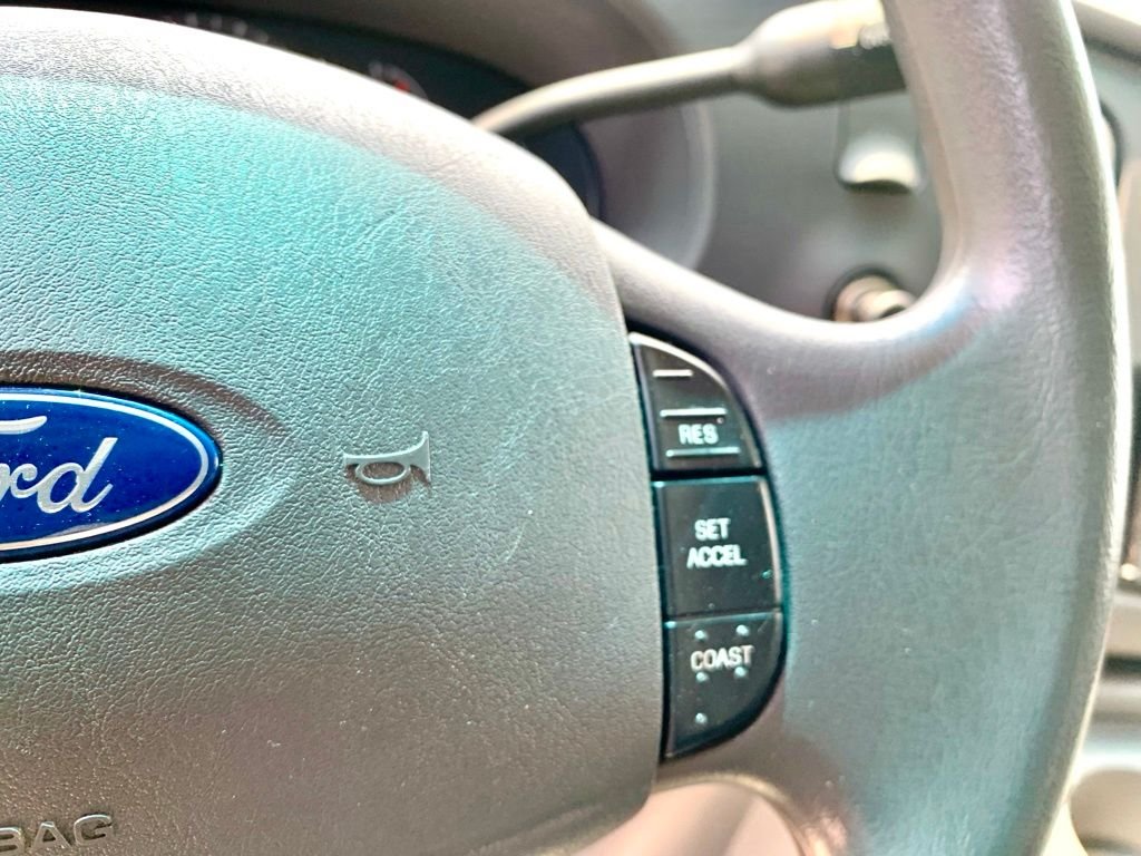 Used 2003 White Ford  image 39