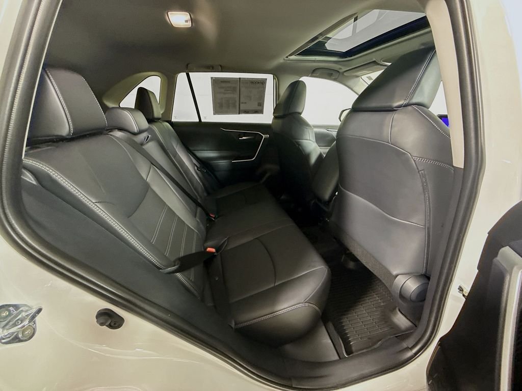 Used 2025 Wind Chill Pearl Toyota XLE Premium image 25