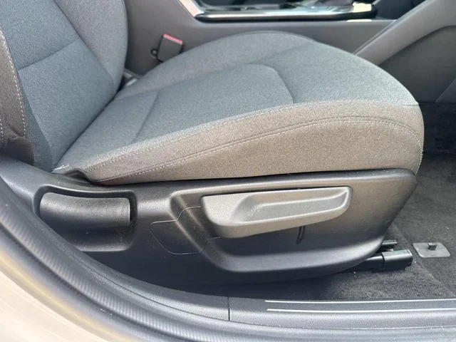 Certified Used 2025 Snow White Pearl Kia LXS image 23
