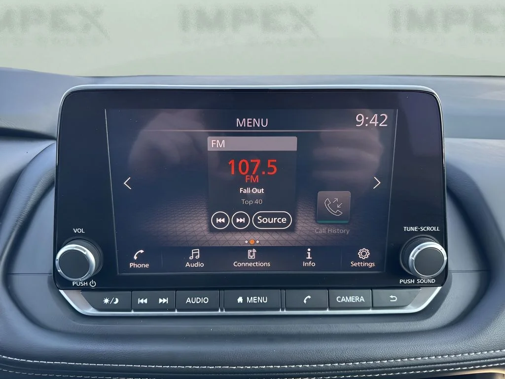 Used 2025 Gray Nissan SV image 18