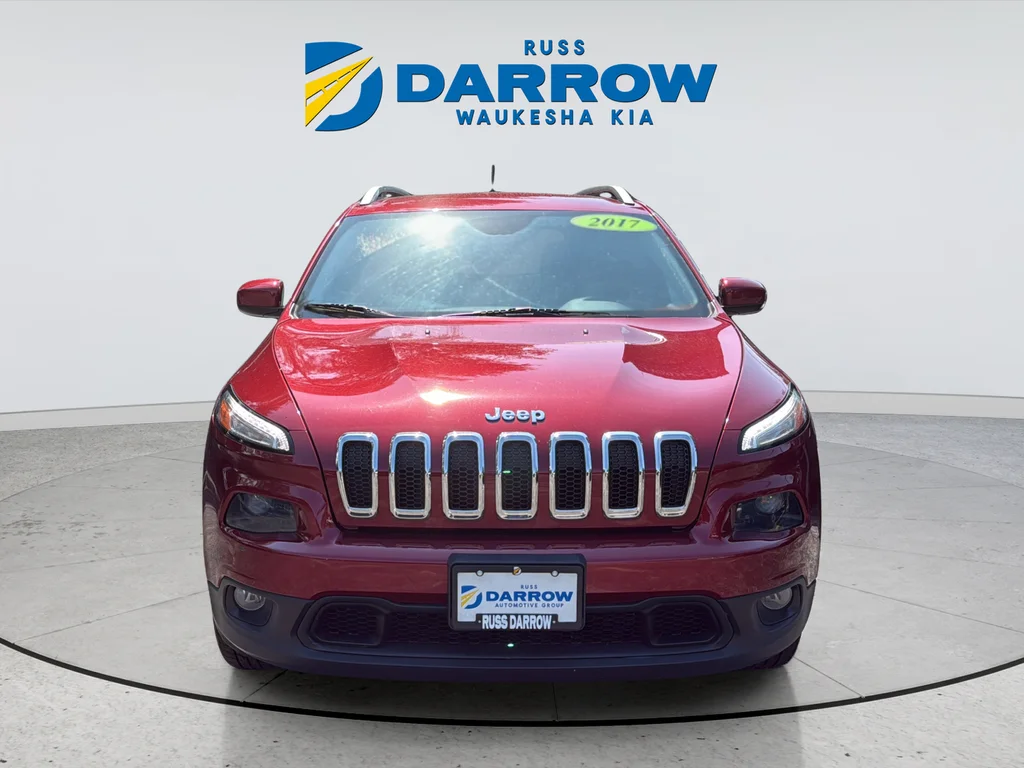 Used 2017 Red Jeep Latitude image 8