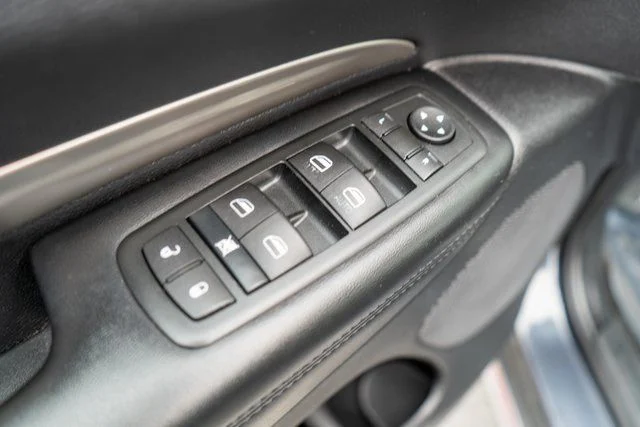 Used 2015 Steel Metallic Dodge SXT image 18