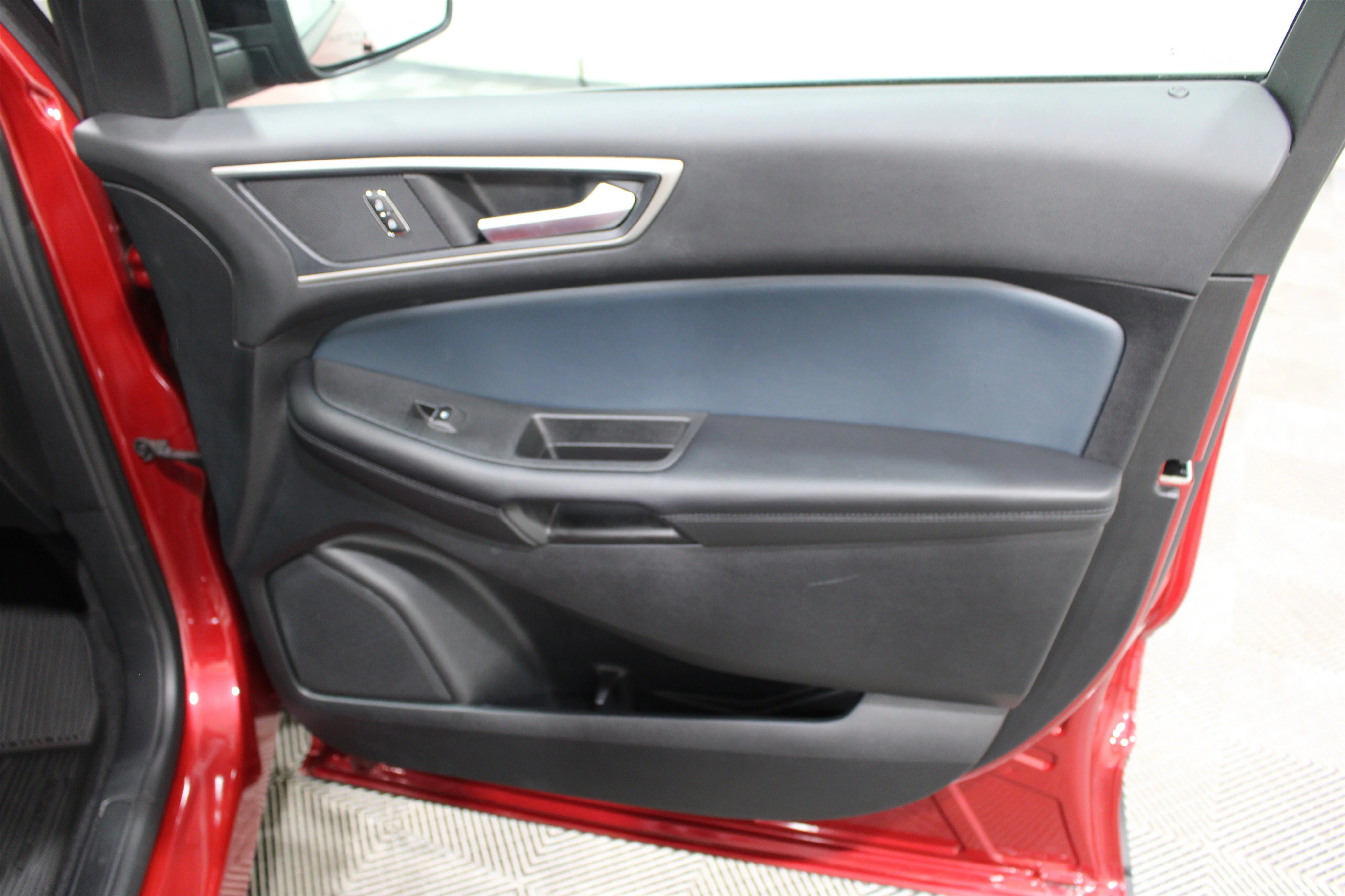 2024 Ford Edge SEL - Photo 28