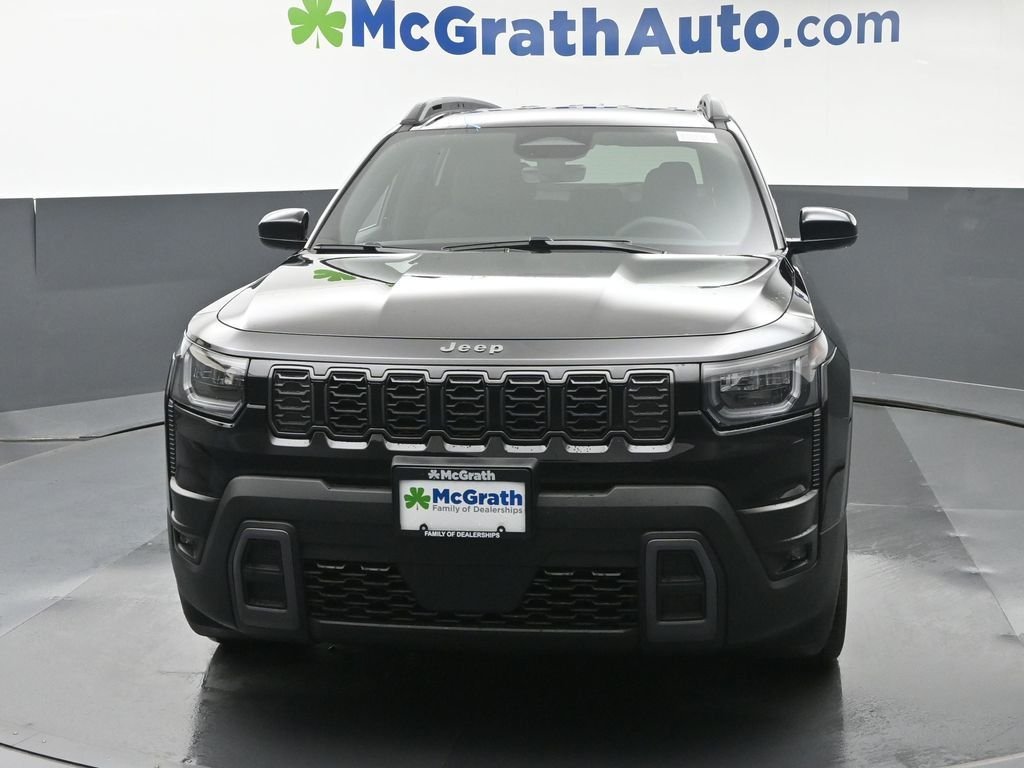 New 2026 Diamond Black Crystal Pearl-Coat Exterior Paint Jeep Laredo image 5