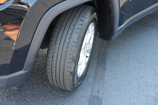 Used 2024 Black Jeep Latitude image 12