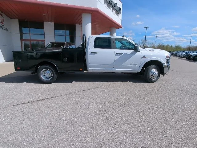 New 2026 Bright White Clear-Coat Exterior Paint RAM Tradesman image 28