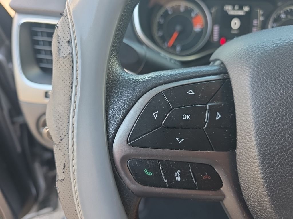 Used 2019 Silver Jeep Latitude image 17