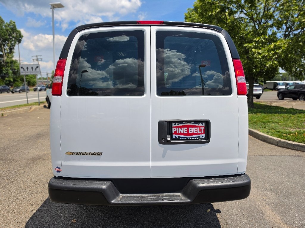 New 2026 Summit White Chevrolet Work Van image 12